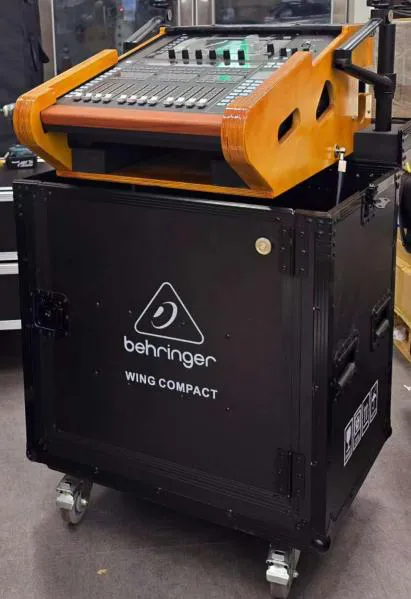 Behringer x32 compact Hydraulic Flight case